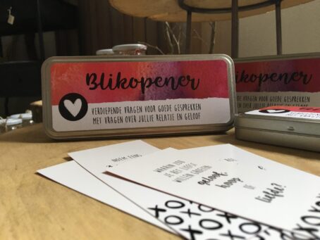 Cadeauartikelen>Spelen Blikopener voor stellen: verdiepende vragen over jullie relatie en geloof