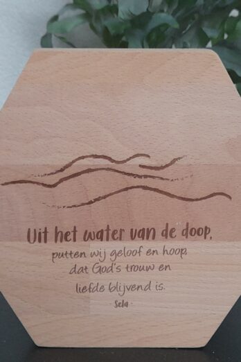 Hout 6 hoekig Uit het water van de doop