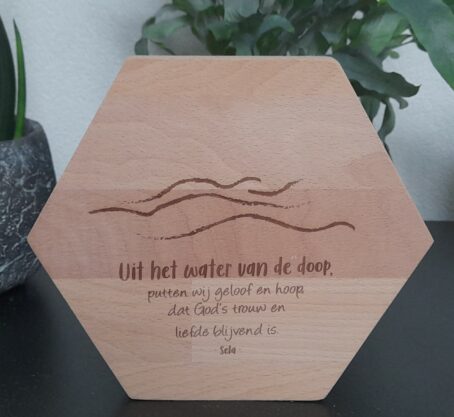 Hout 6 hoekig Uit het water van de doop