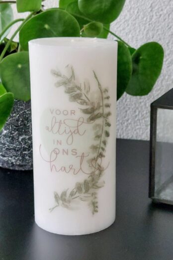Kleur: Ivoor Home & Living>Kaarsen|Troost en bemoediging Stompkaars hart – Voor altijd in ons hart